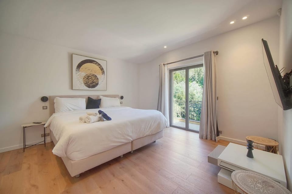Villa Mathis Cannes - Luxury, Sea View & Pool Jean de Noailles Villa in Cannes