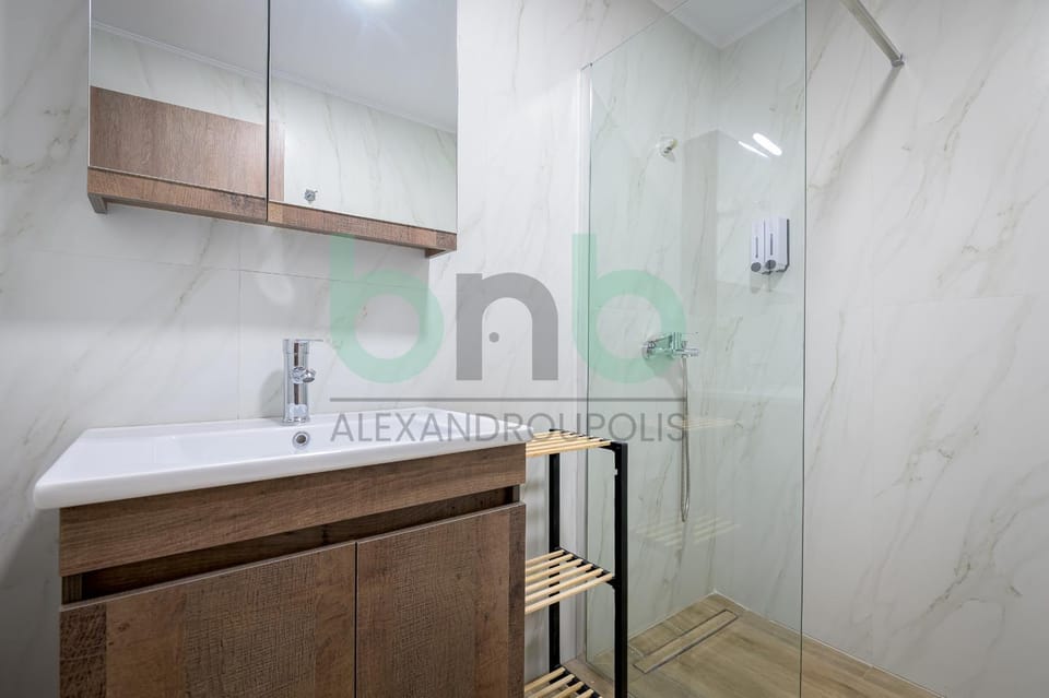 V - Luxury Suites C2 Apartment in Alexandroupoli