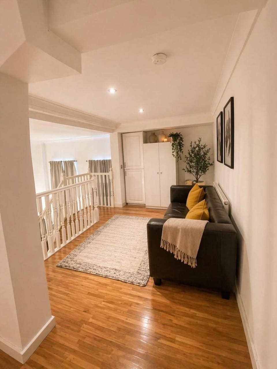 Beautiful 2 Floor 3BR House Walk to Liverpool St Apartment in London Borough of Hackney