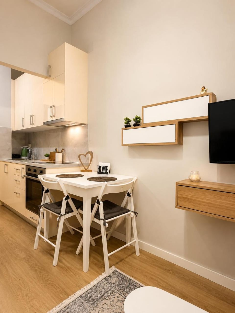 TV and multimedia, Kitchen or kitchenette, Dining area