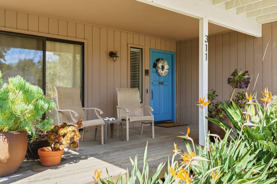 Twin Lakes surf House House in Santa Cruz