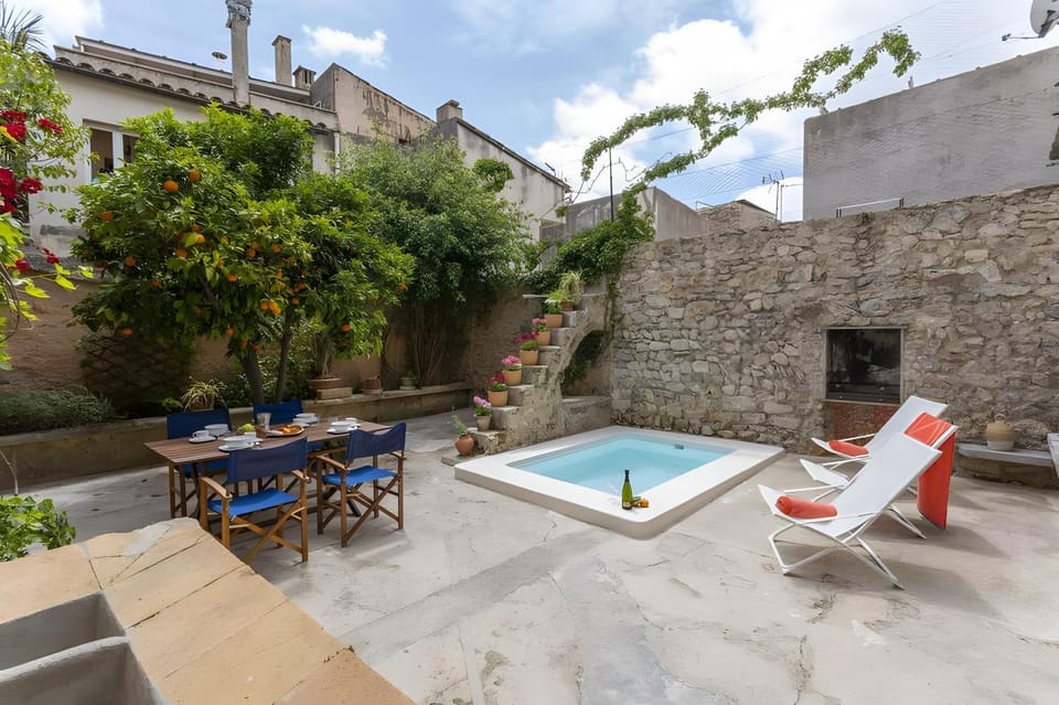 Property building, Balcony/Terrace, Living room, Swimming pool