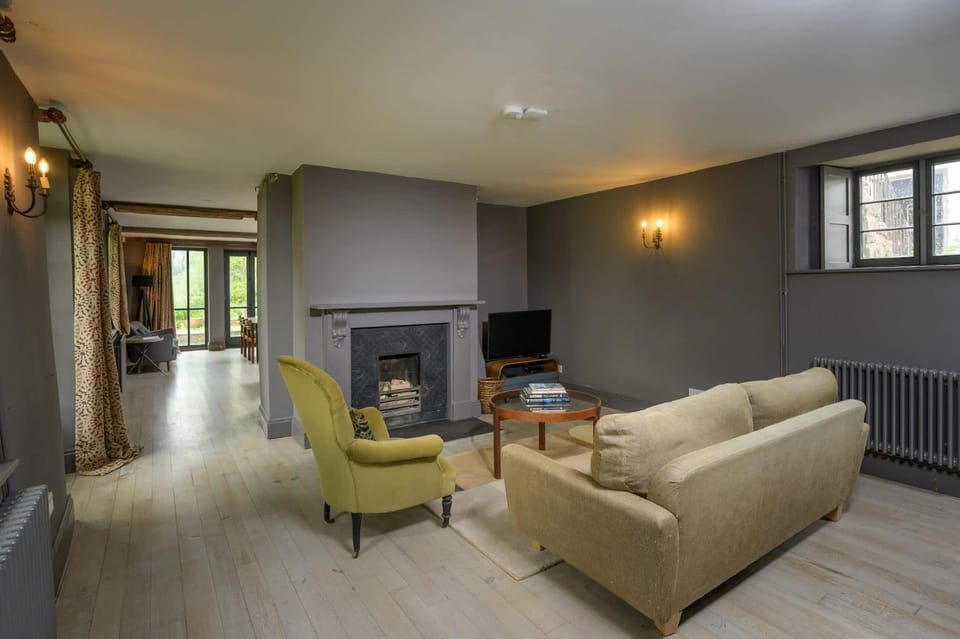 Beautiful Period Cottage nr Frome Garden Parking House in Mendip District