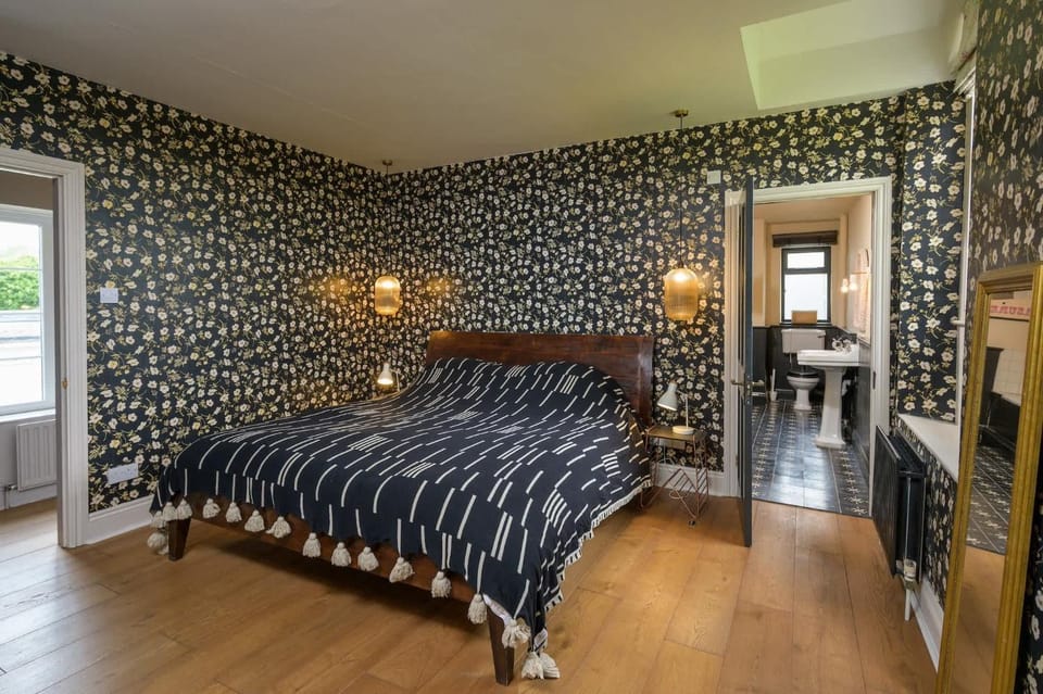 Beautiful Period Cottage nr Frome Garden Parking House in Mendip District