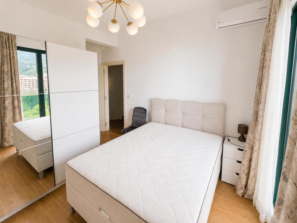 Bed, Photo of the whole room, Bedroom, wardrobe, air conditioner
