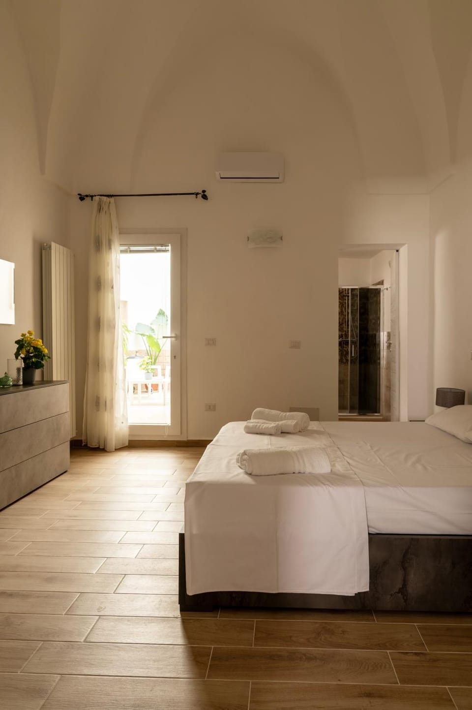 Bedroom, towels, air conditioner