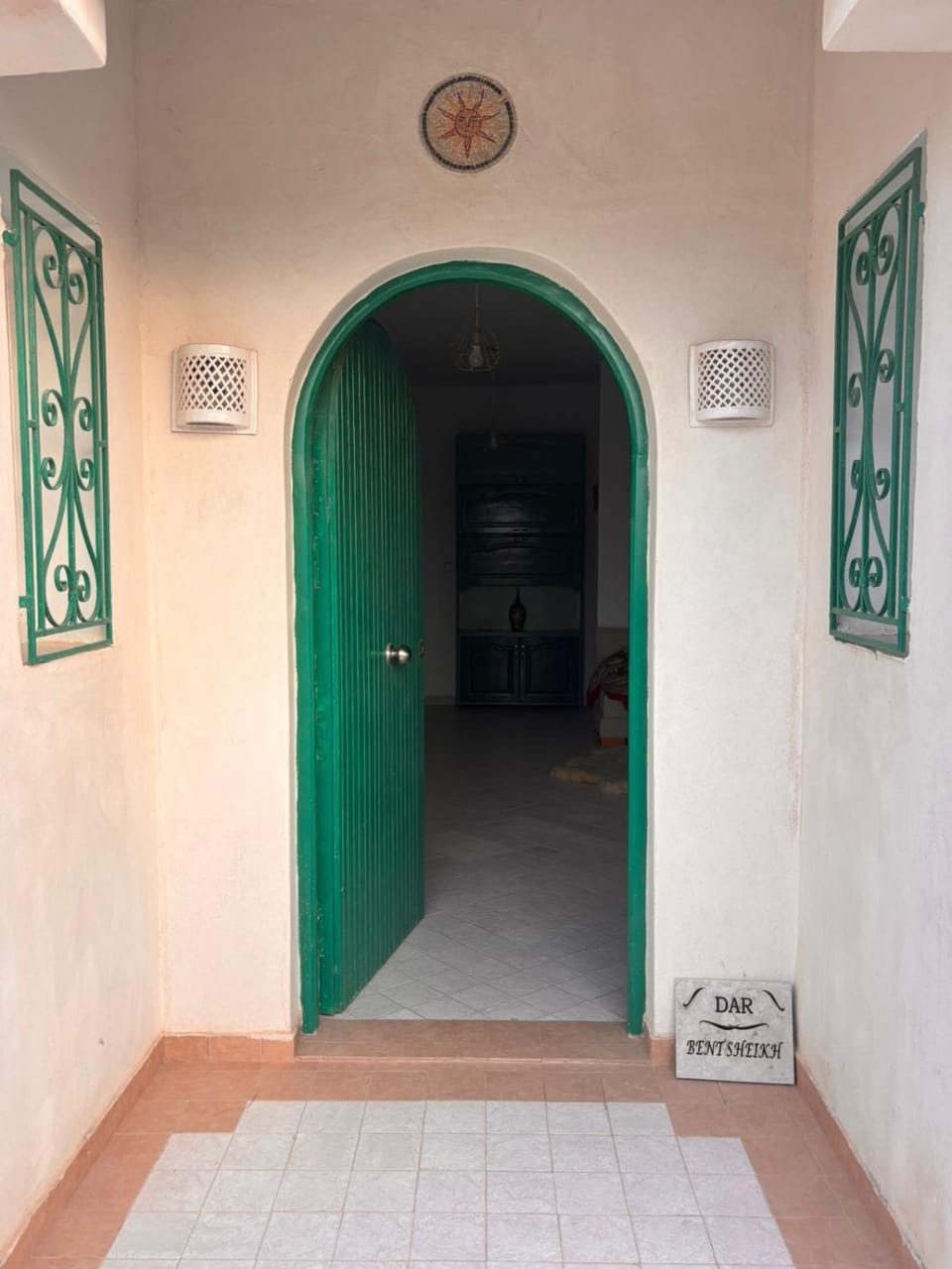 Facade/entrance