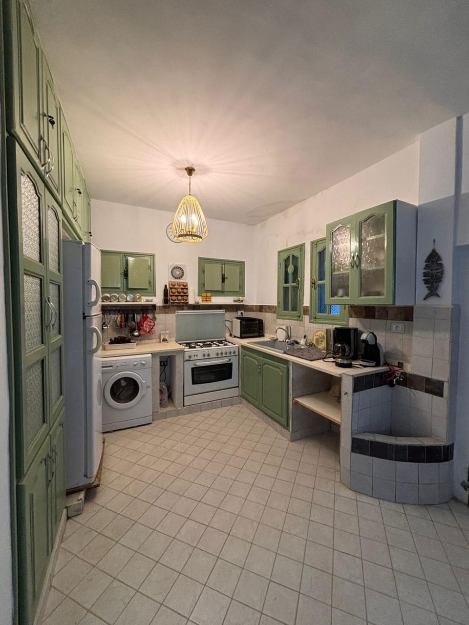 Kitchen or kitchenette, oven, washing machine, dryer