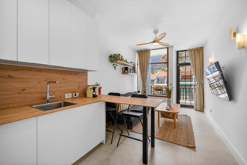 Otto`s Place - Stylish Apartment in the Heart of Los Gigantes - Terrace & Cliffs Views Apartment in Acantilados de Los Gigantes