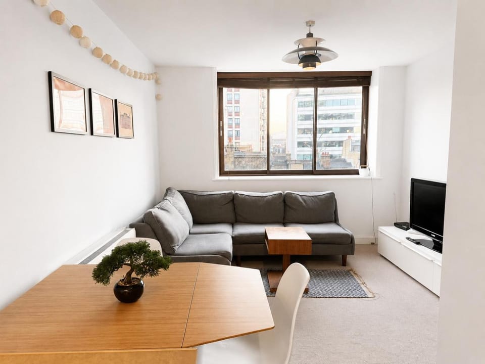 Large Central Modern Fitzrovia Flat for 4 Apartment in London Borough of Islington