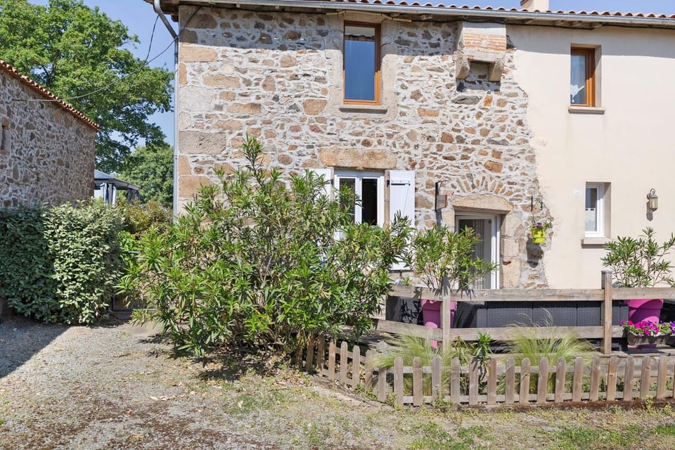 Aux Charmes D'antan - Chambre Bed and Breakfast in Pays de la Loire