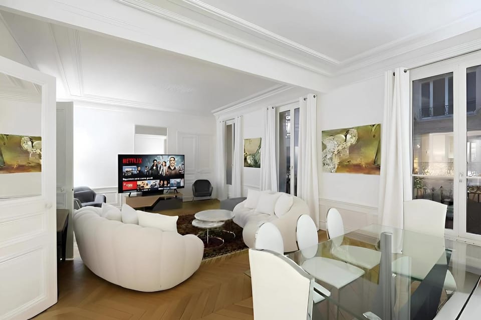 Elegant Apartment - Eiffel Tower Apartment in Paris