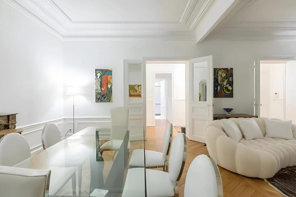 Elegant Apartment - Eiffel Tower Apartment in Paris