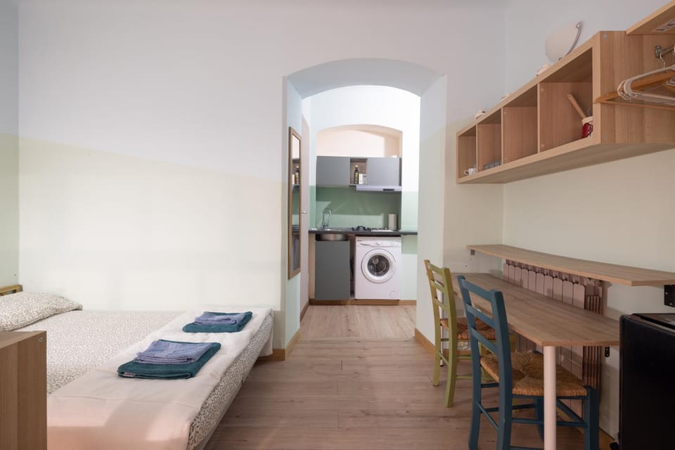 Bed, Kitchen or kitchenette, Bedroom