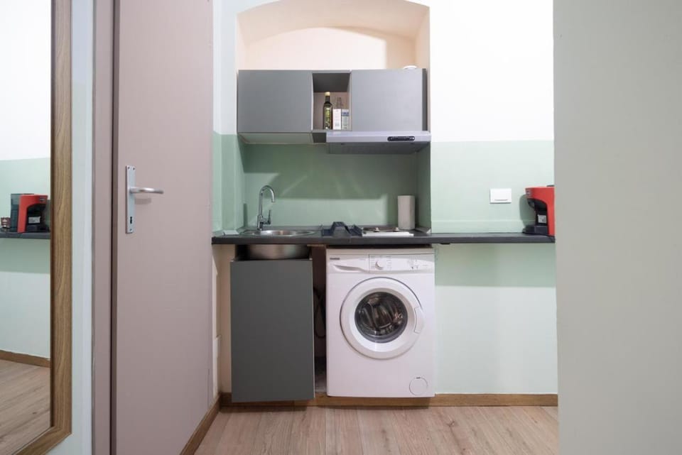 Comfort Apartment City center location Daily flower food&fruit market Near ferries and Portovenere bus Flexible space with adjacent unit Apartment in La Spezia