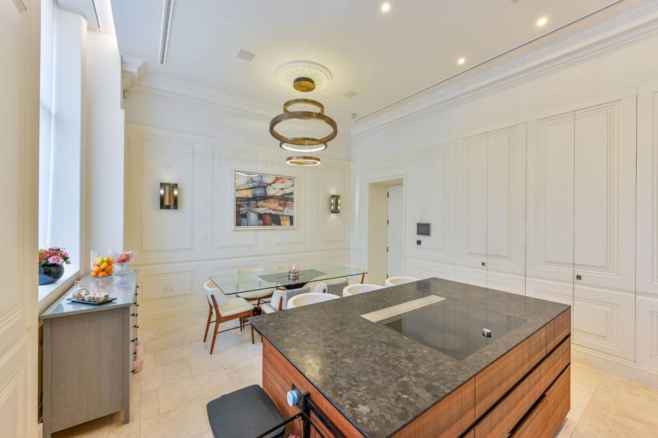 Connaught Duplex, Hyde Park view, AirCon, concierge, private gym, cinema, terrace Apartment in City of Westminster