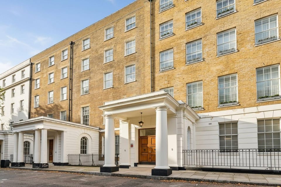 Property building, Facade/entrance