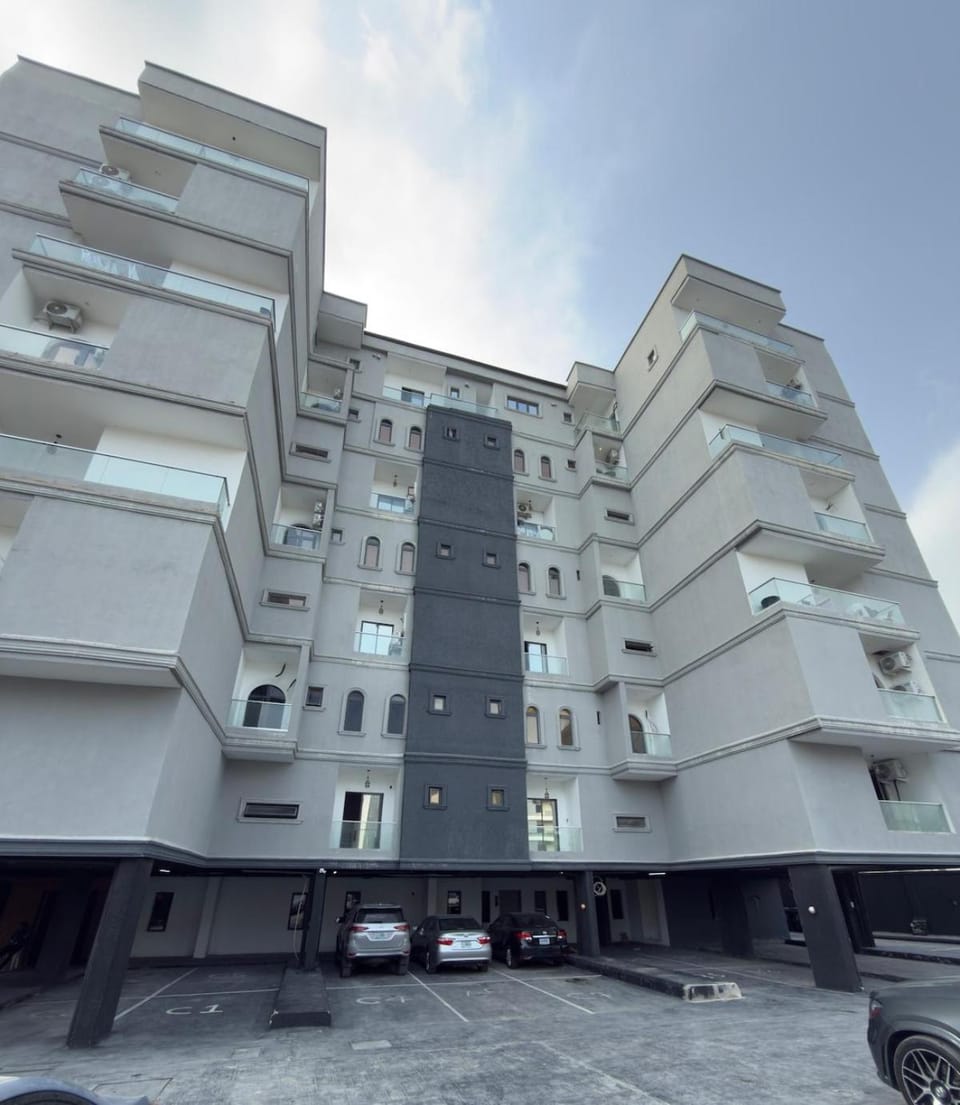 Premium 2 Bedroom Maisonette with Ps5 & Pool Apartment in Lagos, Nigeria