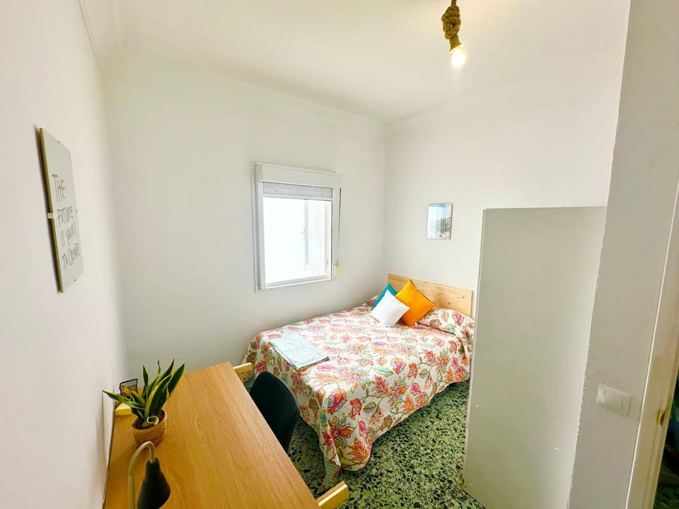 Centro - 7 Rooms Apartment in Huelva