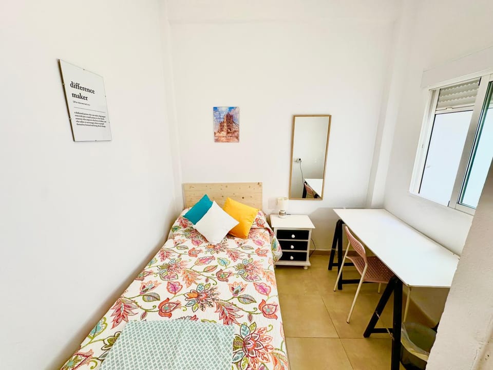 Centro - 7 Rooms Apartment in Huelva
