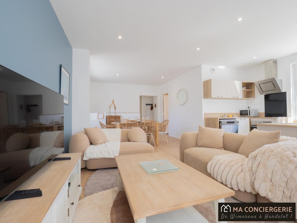 Communal lounge/ TV room, Kitchen or kitchenette, Living room, Seating area