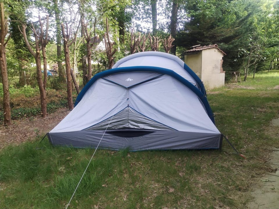 espace camping 2 personnes 4 places Luxury tent in Centre-Val de Loire
