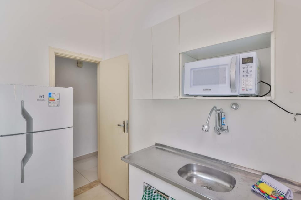 Kitchen or kitchenette, Communal kitchen, microwave