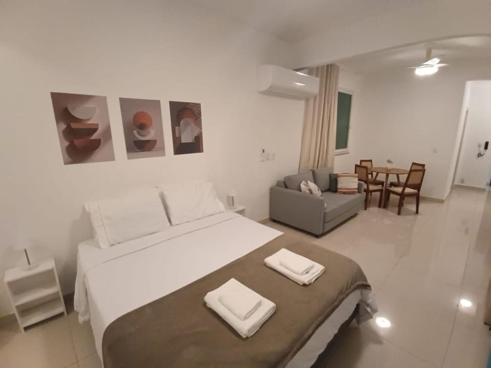 Bed, Living room, Photo of the whole room, Seating area, Dining area, Bedroom, towels, air conditioner