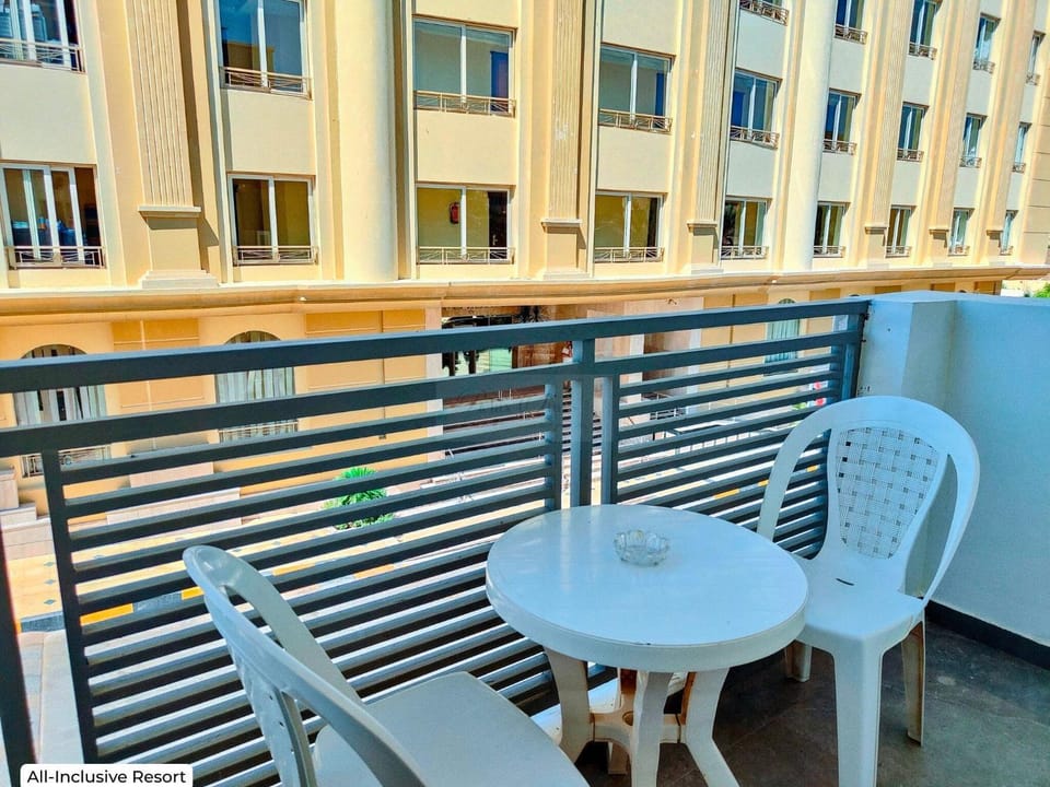 Balcony/Terrace, Quiet street view