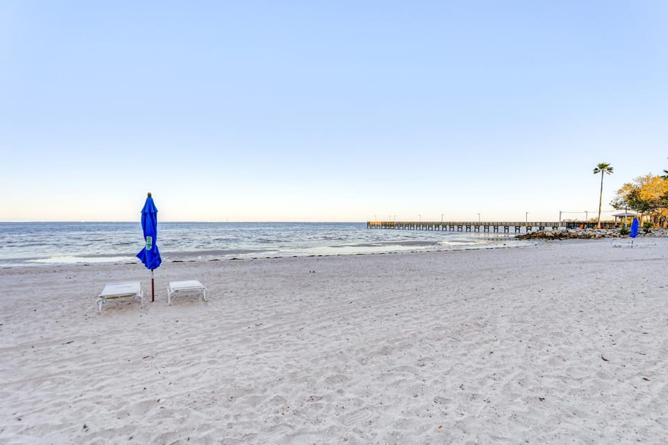 Walk to Bahia Beach! Canal-Front Townhome w/ Views House in Ruskin