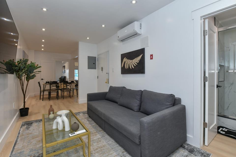 Harborfront 3BR-2 BATH in FiDi Apartment in Lower Manhattan