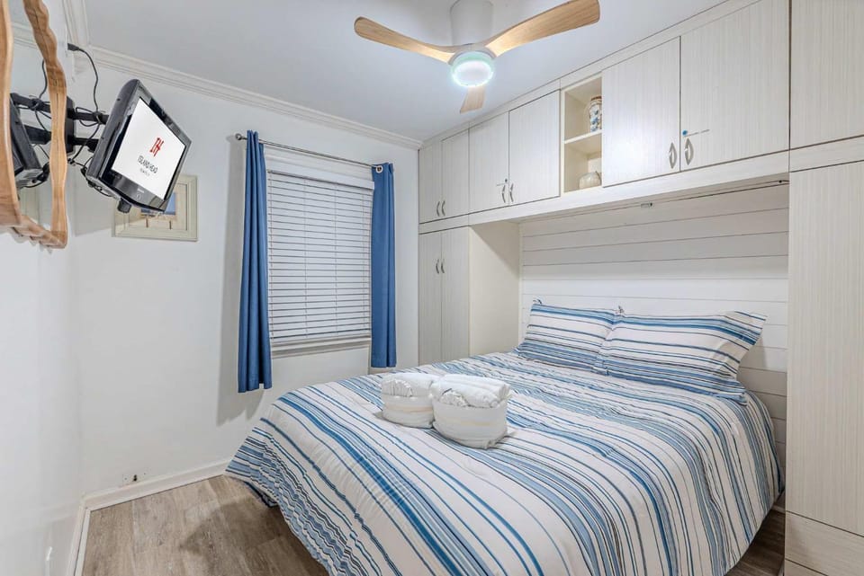 Breakers Seaside Escape - Near Coligny Apartment in Coligny Beach