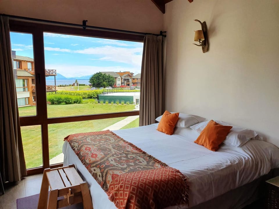 Bed, Photo of the whole room, Garden view, Lake view, Mountain view