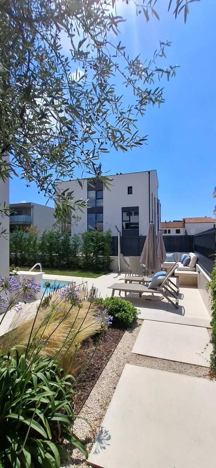 Day, Garden, Garden view, Pool view, Swimming pool, sunbed