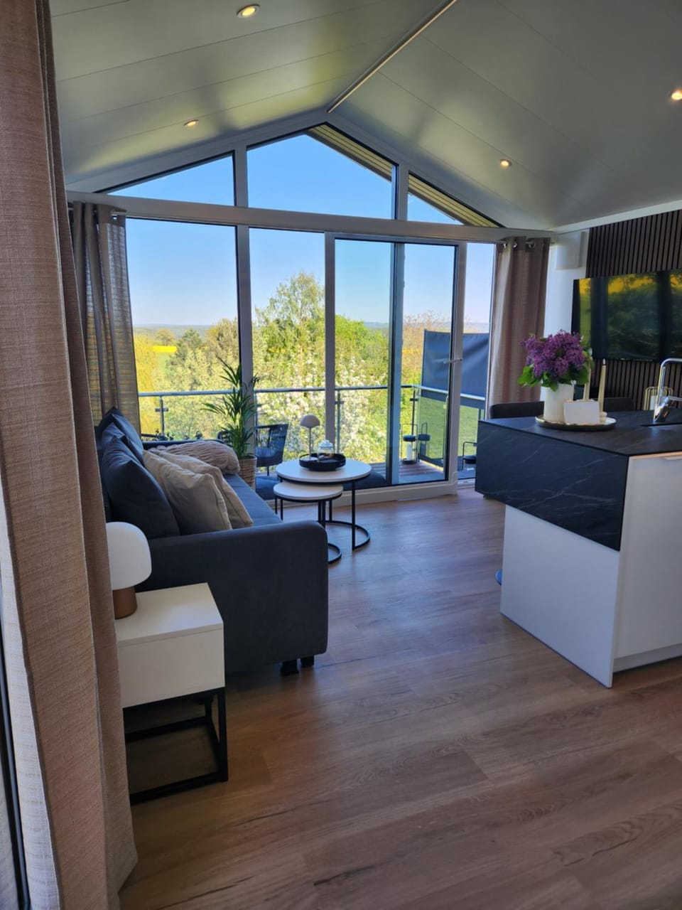 Seating area, Dining area