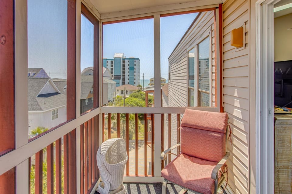 Walk to Beach! North Myrtle Beach Condo w/ Balcony House in North Myrtle Beach