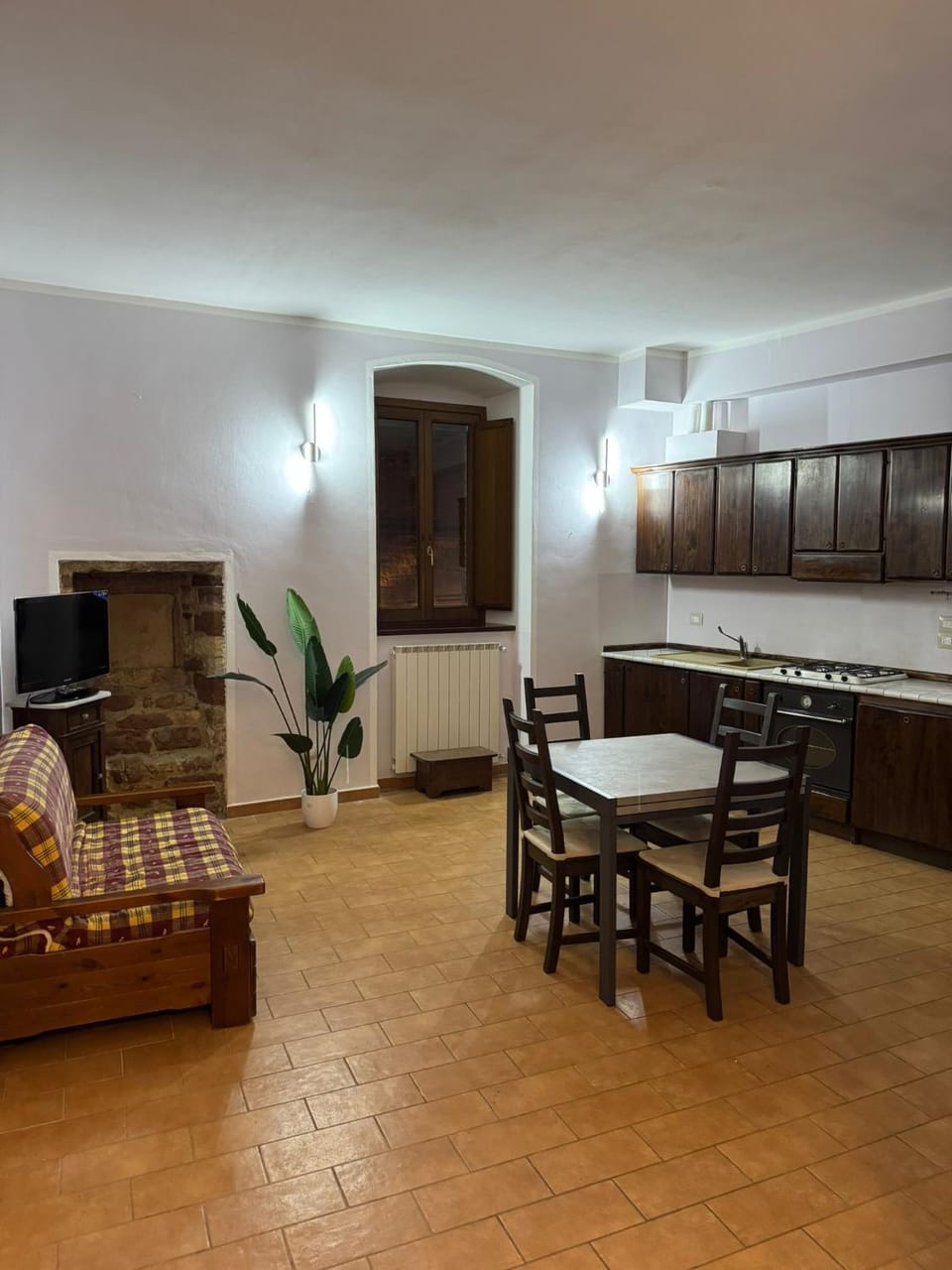 Dining area, kitchen