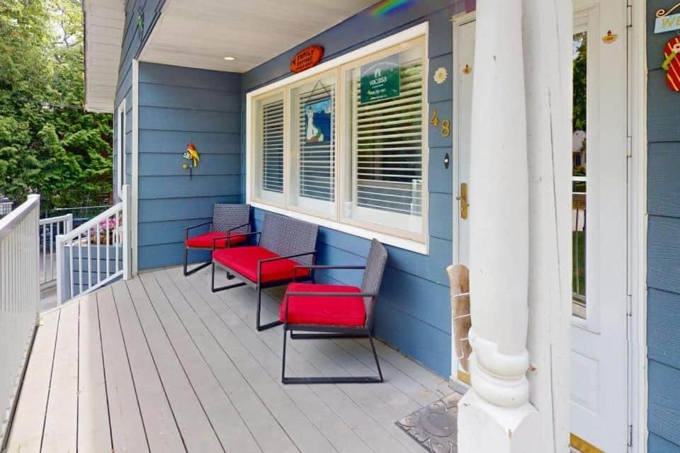 Wavy Daze in Wasaga Beach House in Wasaga Beach