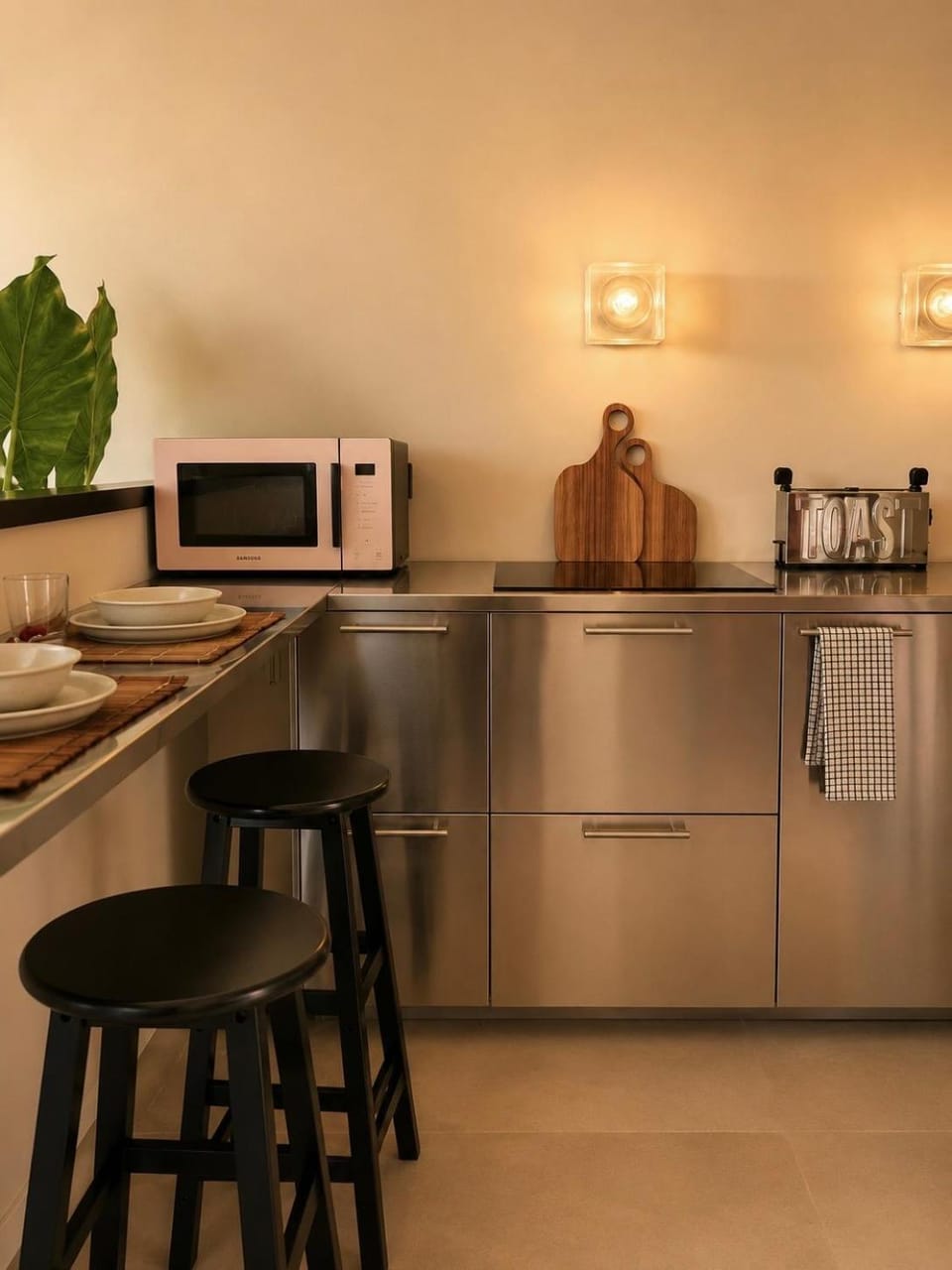 Coffee/tea facilities, Kitchen or kitchenette, stove, toaster