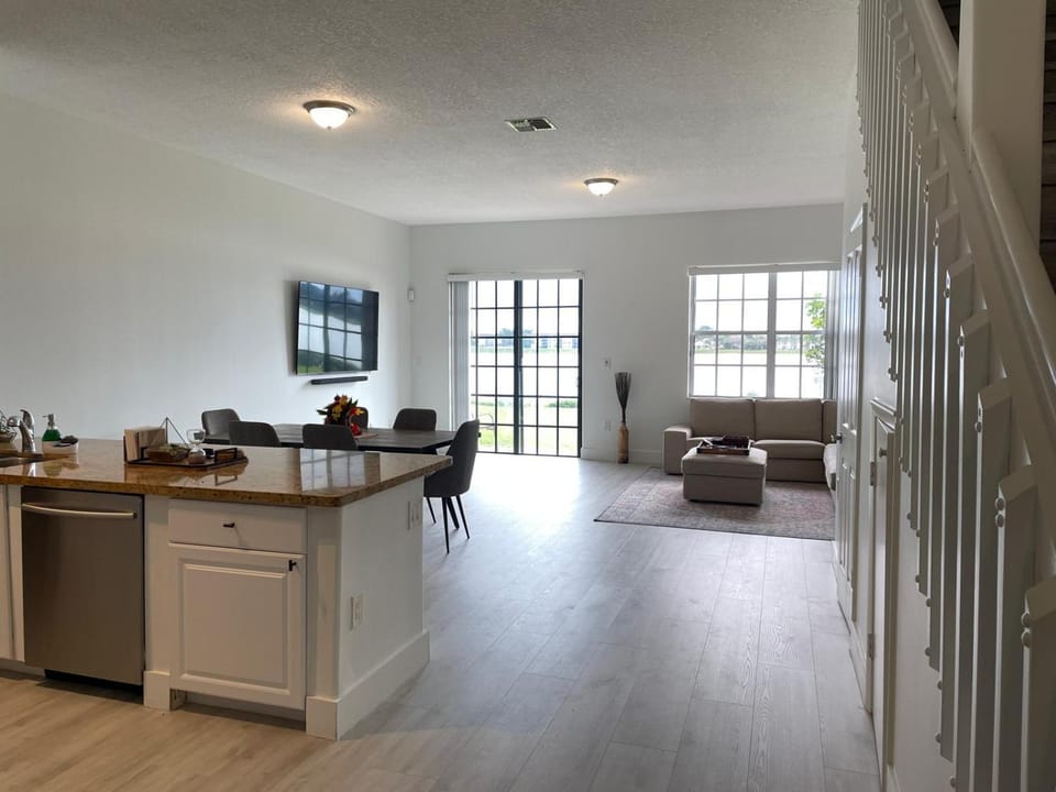World Cup Stay Near Hard Rock & FREE Airport Ride Apartment in Ives Estates