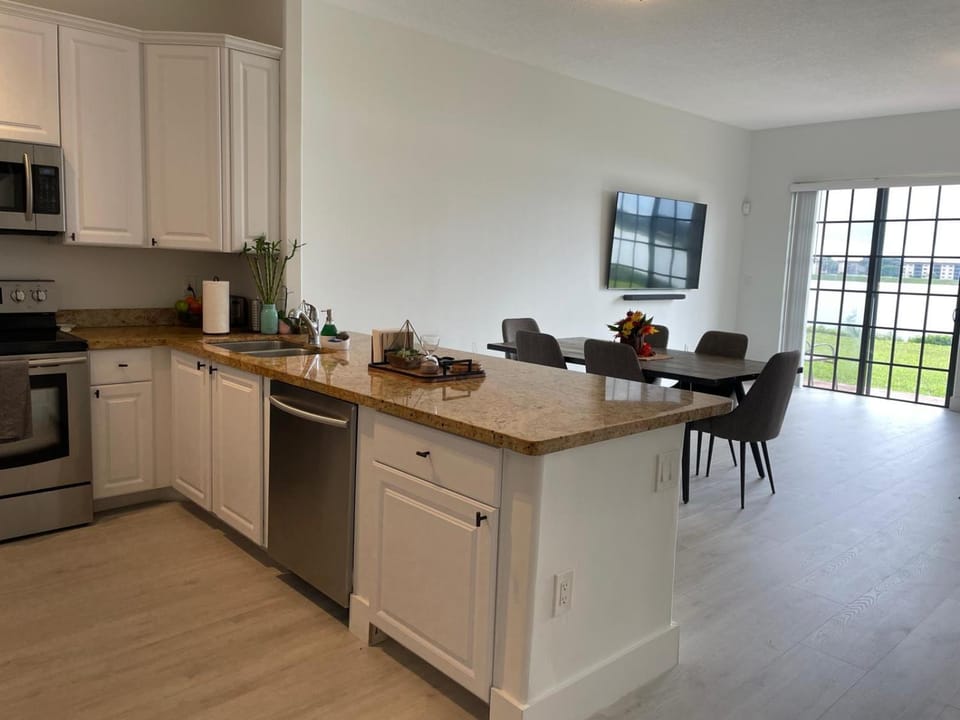 World Cup Stay Near Hard Rock & FREE Airport Ride Apartment in Ives Estates
