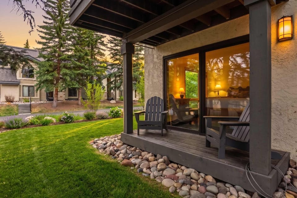 Ridgepoint Retreat - Hot Tub Pool Fireplace House in Avon