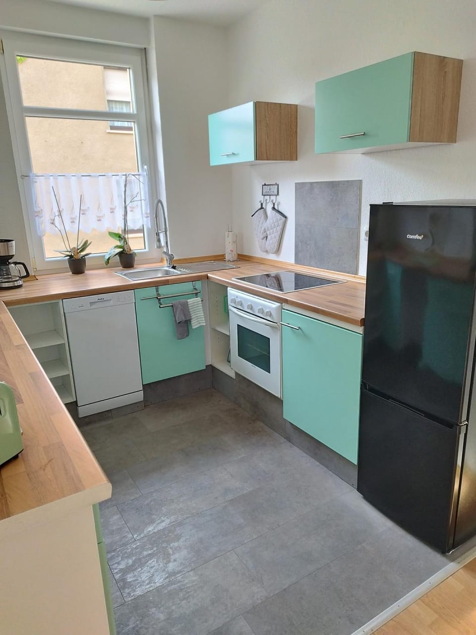 Kitchen or kitchenette, Living room