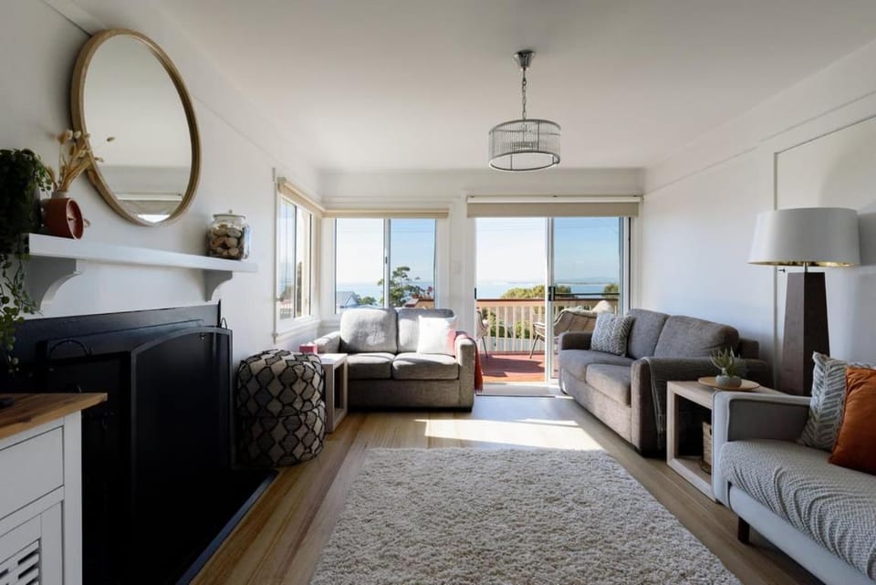 Coastal Retreat w/ Deck and Family Rooms House in Bridport
