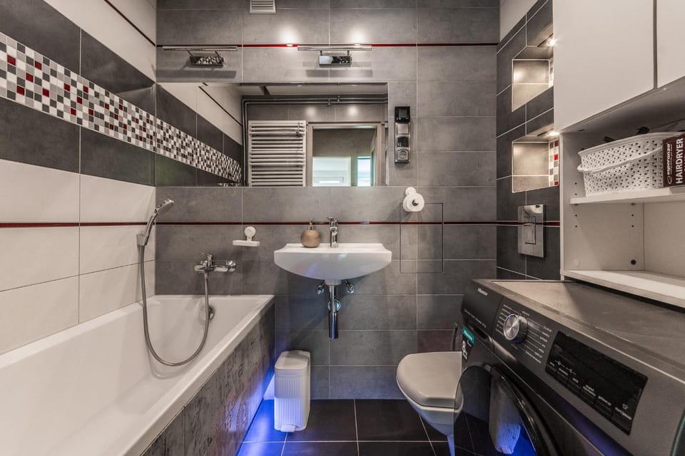 Bathroom, Bath, washing machine, dryer