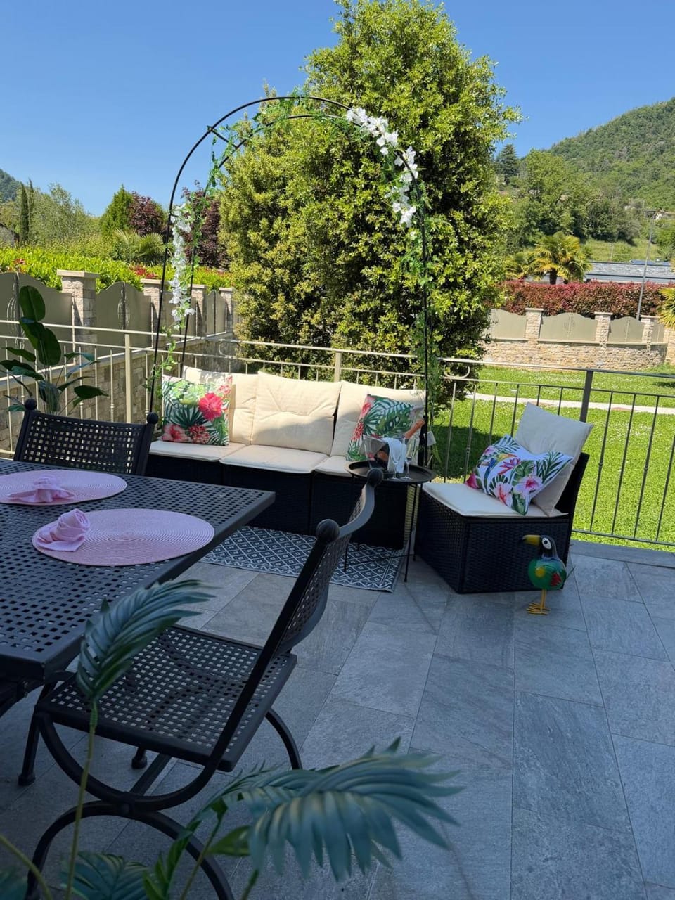 View (from property/room), Garden view, Mountain view