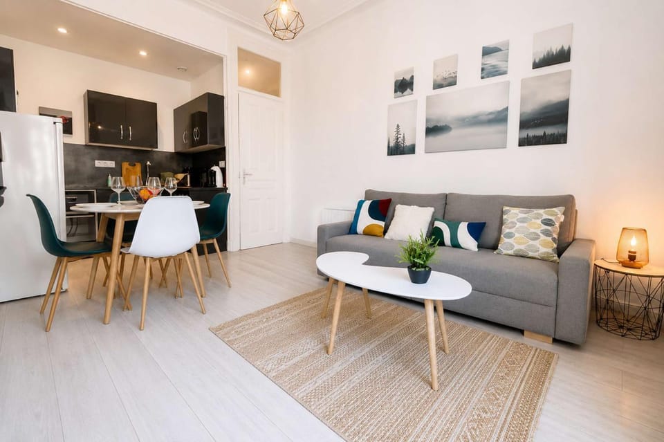 TV and multimedia, Kitchen or kitchenette, Living room, Seating area, Dining area, pet friendly, stove