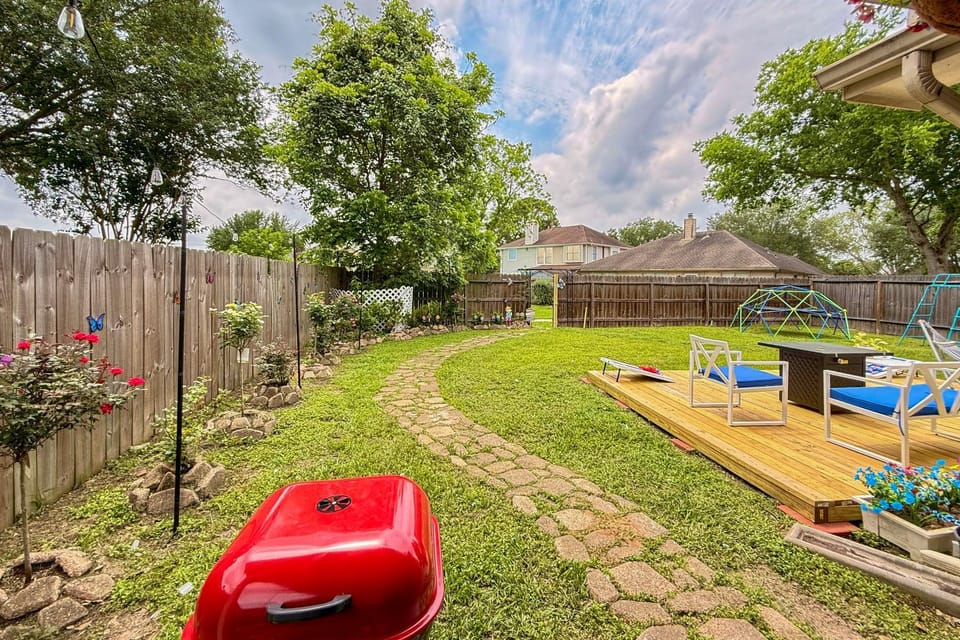 Fun for All Ages! Spacious Home in Richmond House in Houston
