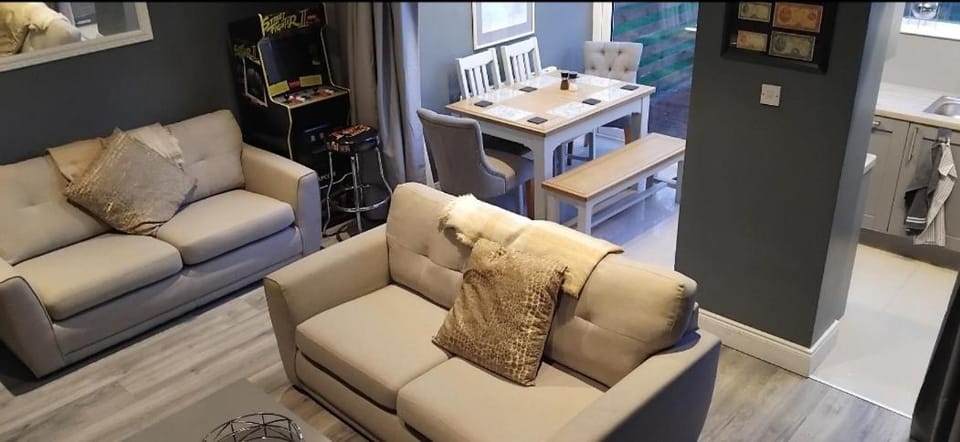 Living room, Seating area