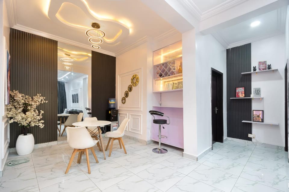 Dining area, minibar